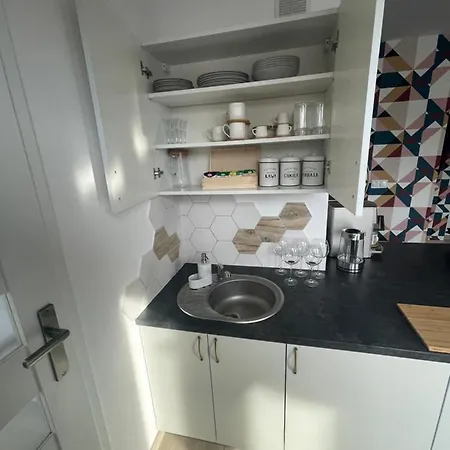 White Frog アパート *