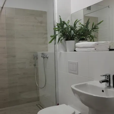 アパート White Frog *